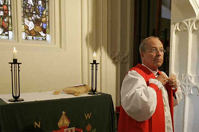 Los feligreses se encrespan contra el obispo anglicano homosexual