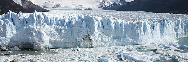 El glaciar Perito Moreno se rompe en pleno invierno austral, por primera vez desde 1917