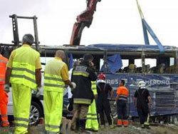 Ocho personas fallecen al salirse de la v&iacute;a un autob&uacute;s en Oropesa