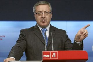 Blanco: &laquo;Rajoy intenta poner palos en las ruedas del Gobierno&raquo;