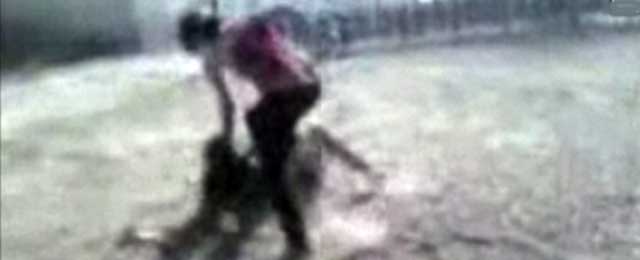 Propinan brutal paliza a menor ecuatoriana en Madrid, mientras los testigos gritaban: "&iexcl;M&aacute;tala, p&iacute;sale la cabeza!"