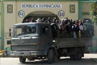Autoridades dominicanas repatr&iacute;an a decenas de haitianos indocumentados