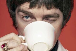 Noel Gallagher, atacado en vivo y en directo