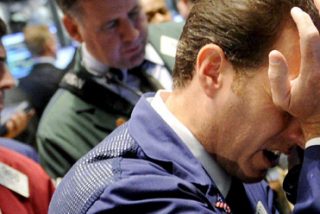 El Ibex 35 abre con m&aacute;s ca&iacute;das y lucha por mantener los 10.700 puntos