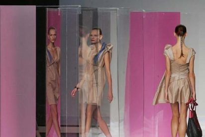 Devota &amp; Lomba tiñe de rosa la Pasarela