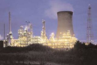 La industria, de la que se esperaba relevo al hundido sector de la construcci&oacute;n, se desploma