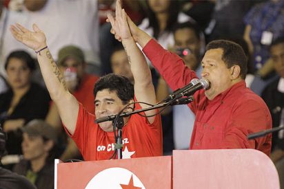 Maradona sintoniza con los planes del Gorila Ch&aacute;vez y lo apoya como "l&iacute;der eterno"