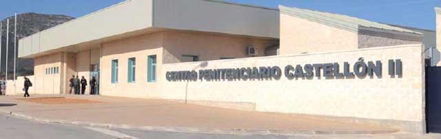 C&aacute;rceles que se abren a patadas