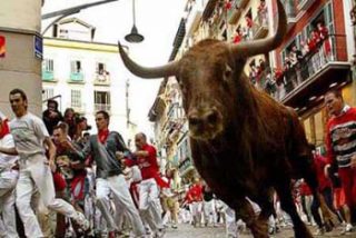 Corre el encierro de los Sanfermines sin el peligro de ser corneado