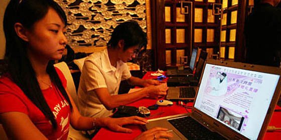 Comparten fotos de su boda... &iexcl;y descubren que se han casado con el mismo hombre!