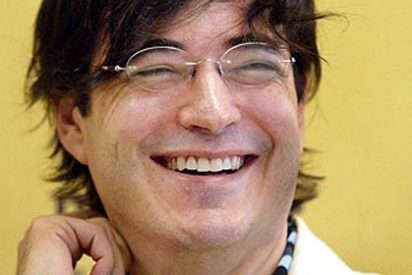 Jaime Bayly le regal&oacute; unos "gayumbos" gigantes a Alan Garc&iacute;a