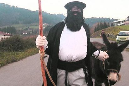 El Pap&aacute; Noel vasco muestra su cara proetarra en Pamplona