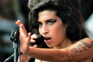 Amy Winehouse llama "zorras" a las hermanastras de Cenicienta