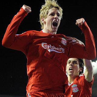 El "Ni&ntilde;o" Torres tira del Liverpool