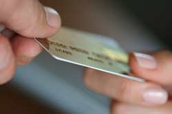 En crisis: las comisiones de bancos y cajas m&aacute;s altas que nunca