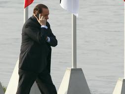 &iquest;Con qui&eacute;n hablaba Berlusconi?