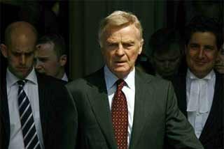 La FIA aplaza su decisi&oacute;n sobre los difusores y Brawn se espera lo peor