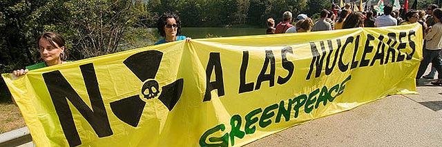 Greenpeace denuncia "una posible fuga nuclear" en la central de Garoña, en Burgos