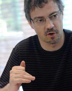 "Vivimos autoenga&ntilde;ados en la idea de que tenemos un mercado de trabajo seguro"