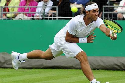 Nadal pierde ante Hewitt en una exhibición y sigue siendo duda para Wimbledon