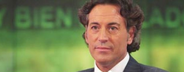 Pipi le sacude de lo lindo a Karmele Marchante en La Noria
