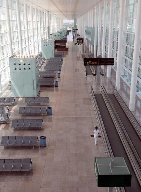La T-1 del aeropuerto de El Prat despega con pol&eacute;mica