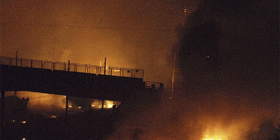 Explosión de un tren cargado de gas en Italia. Las llamas invadieron los alrededores de la estación de Viareggio.