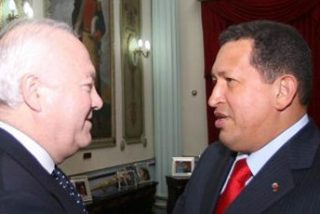 Ch&aacute;vez invita a su "proceso revolucionario" a los empresarios espa&ntilde;oles que acompa&ntilde;an a Moratinos