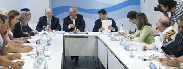 Génova impone a sus barones la abstención en la reforma de la financiación