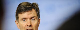 Las chapuzas en Facebook de la mujer del nuevo jefe de los servicios secretos brit&aacute;nicos dejan al "superesp&iacute;a" sin tapadera