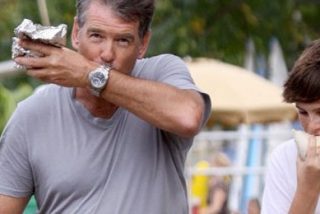 Pierce Brosnan pierde glamour y gana kilos