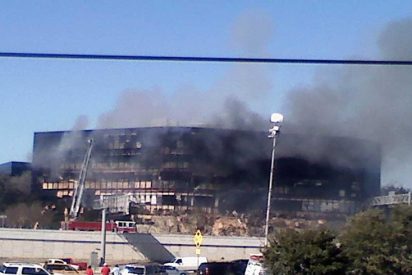 Se mata estrellando su avioneta contra un edificio del Fisco en Tejas