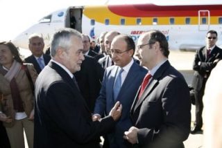 "Los dirigentes del PSOE son unos se&ntilde;oritos de moqueta que viajan en jet privado"