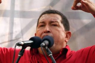 El "Gorila Rojo" reta a la oposici&oacute;n a sacarlo del poder