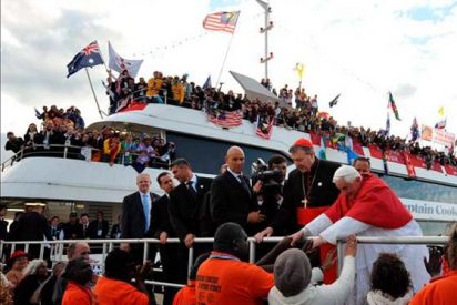 Benedicto XVI cambia el ''Papam&oacute;vil'' por un barco