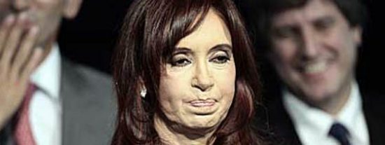 La prensa inglesa llama "vieja cara de pl&aacute;stico" a Cristina Kirchner