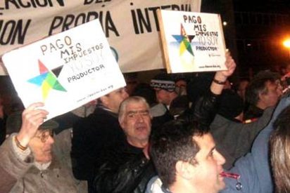 Ladrones, vividores a nuestra costa...&iexcl;Con mi dinero no!