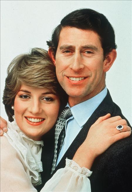 El vestido que llevó la princesa Diana en su primera aparición pública sale a la venta