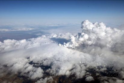 El tr&aacute;fico a&eacute;reo europeo sigue paralizado por segundo d&iacute;a consecutivo por las cenizas del volc&aacute;n