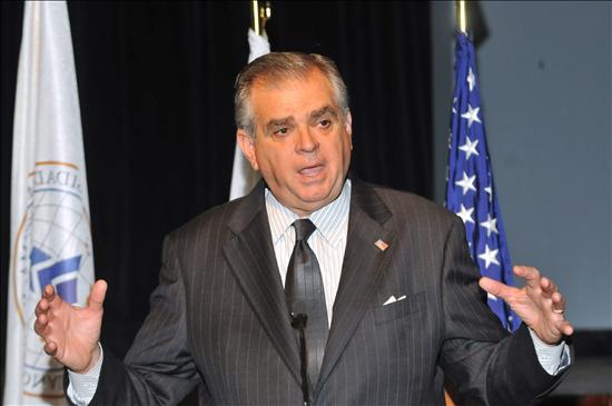 Toyota pagará una multa récord por el defecto en un acelerador, pero niega su culpabilidad