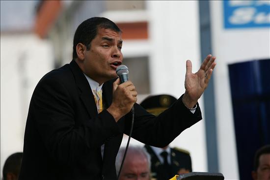 Correa advierte que responderá militarmente a la más mínima agresión colombiana