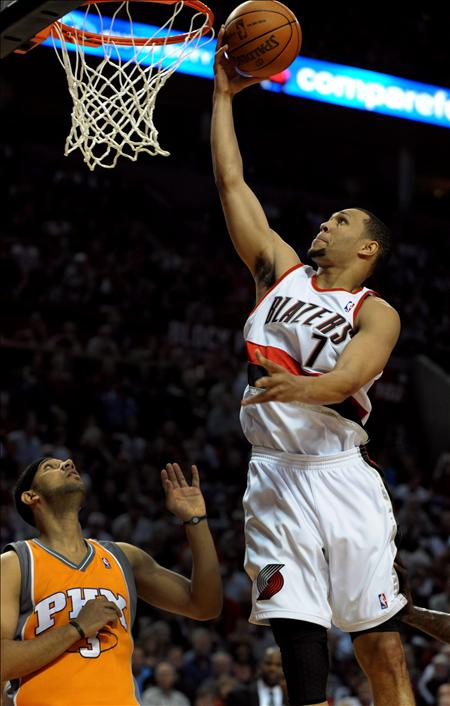 Roy vuelve por sorpresa y remolca la victoria de los Trail Blazers