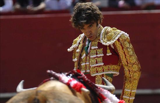 José Tomás sufre una muy grave cornada que pone en peligro su vida en México