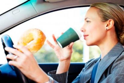 Los 10 alimentos que tienen m&aacute;s peligro cuando vas al volante del coche