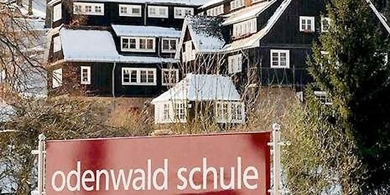 "Los profesores se nos colaban en las duchas y nos penetraban con pl&aacute;tanos"