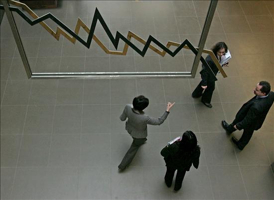 Los inversores huyen de nuevo de la Bolsa tras la fiesta del lunes