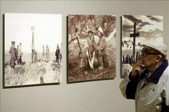 Cerca de 200 imágenes repasan las luces y sombras de la historia de Chile en su Bicentenario