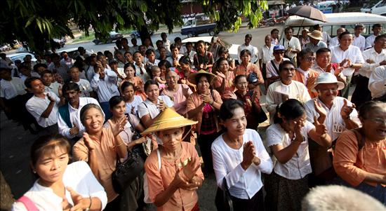 El partido opositor de Suu Kyi ser&aacute; proscrito por boicotear las elecciones