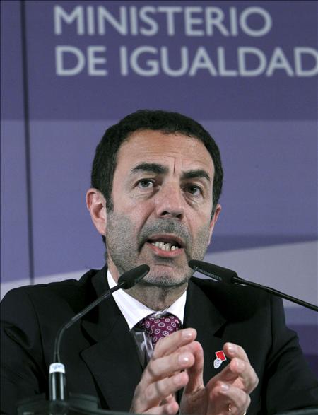 Lorente afirma que no basta con controlar, hay que erradicar la violencia machista