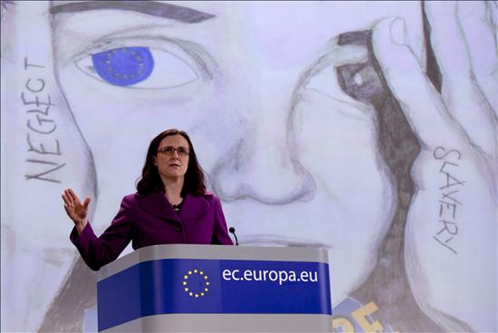 Bruselas pide que los menores no acompañados no pasen más de 6 meses retenidos